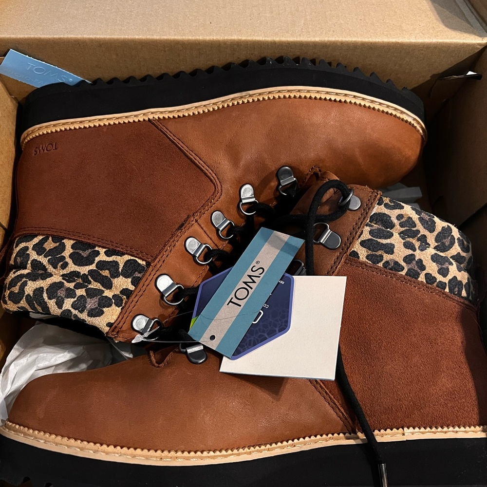 Toms Women Size 8 Mojave Waterproof Oiled Ember Nubuck Suede Leopard Mid Boots - Picture 2 of 4